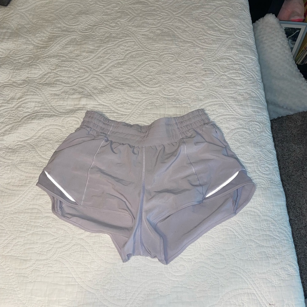 Lululemon High waisted hotty hots 2.5